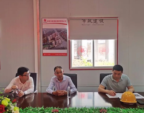 1619486104497554.jpg 南昌市政建設(shè)集團桃南安置房項目開展高空墜落應(yīng)急救援演練6002.jpg