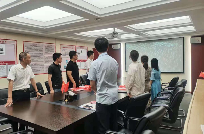 1625190306876687.jpg 南昌市政建設(shè)集團(tuán)組織觀看“七一勛章”頒授儀式691.jpg