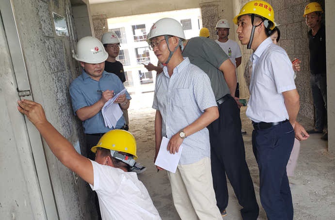房玲明蒞臨天祥項(xiàng)目開(kāi)展二季度安全質(zhì)量進(jìn)度檢查6912.jpg