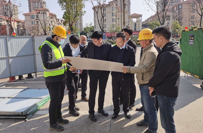 青山湖區(qū)委副書記、區(qū)長楊育星深入利民路項(xiàng)目調(diào)研