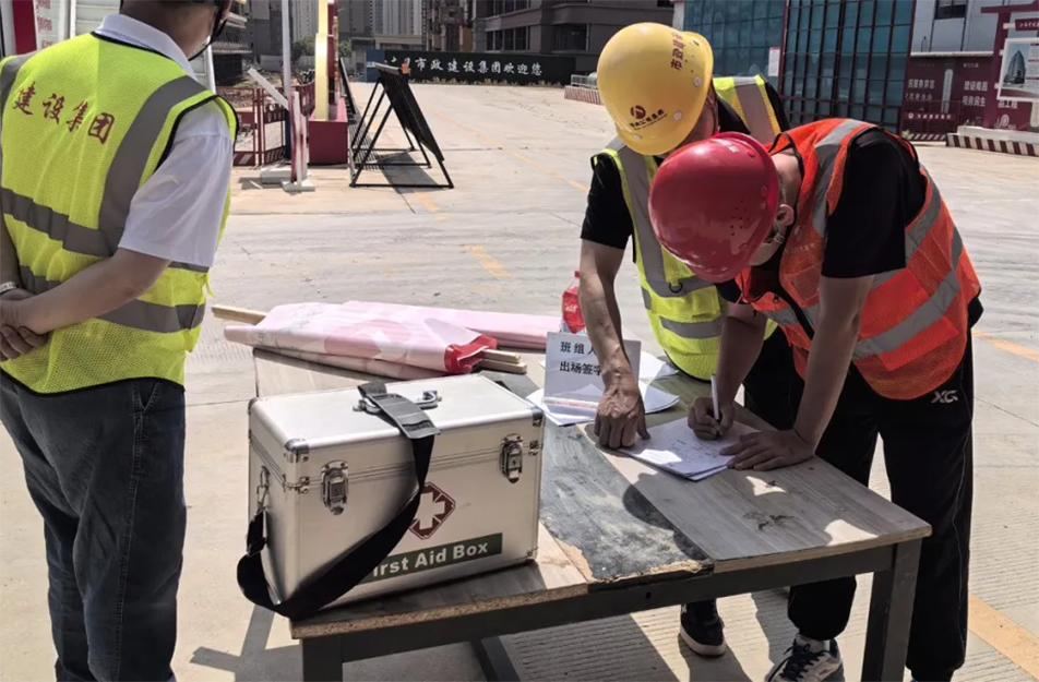 南昌市政建設(shè)集團(tuán)開(kāi)展年中質(zhì)量安全大檢查 16個(gè)項(xiàng)目發(fā)現(xiàn)18項(xiàng)優(yōu)秀實(shí)踐 南昌市政建設(shè)集團(tuán)開(kāi)展年中質(zhì)量安全大檢查 16個(gè)項(xiàng)目發(fā)現(xiàn)18項(xiàng)優(yōu)秀實(shí)踐